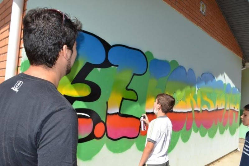 Oficina de grafite incentiva arte e tÃ©cnica em escola de Cocal