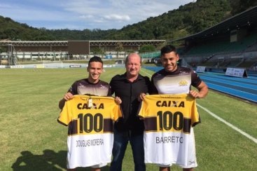Douglas Moreira e Barreto sÃ£o homenageados pelos 100 jogos