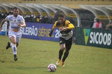 LideranÃ§a em disputa e segunda fase Ã  vista no encontro dos Tigres em SÃ£o Paulo