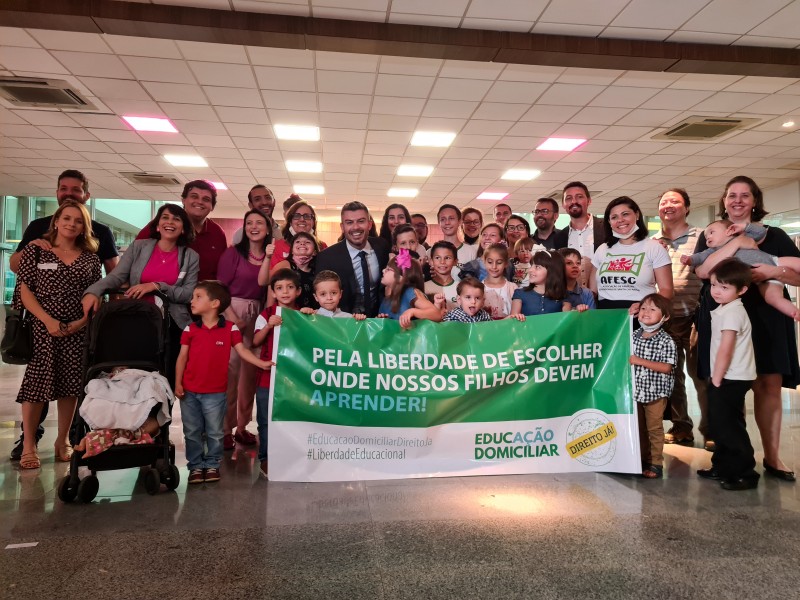 Alesc approuve le projet d’enseignement à domicile à Santa Catarina