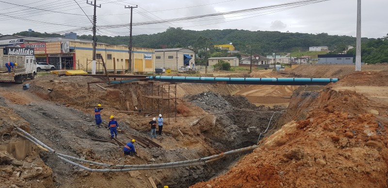 BinÃ¡rio do bairro SÃ£o Luiz avanÃ§a com escavaÃ§Ã£o da Trincheira