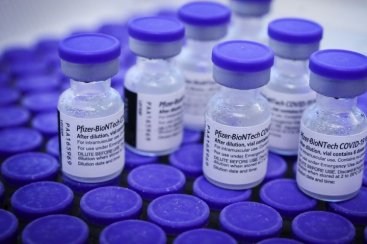 Brasil recebe primeiro lote de vacinas contra a Covid-19 de 2022