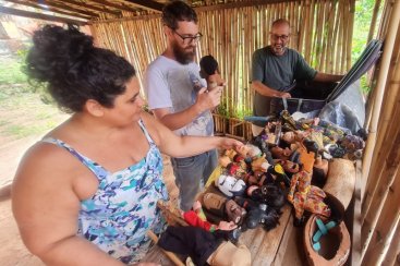 Bonequeiro de Nova Veneza faz vivencia no Terno de Reis em Minas Gerais