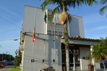 Servidores municipais de Morro da FumaÃ§a recebem reajuste a partir de janeiro