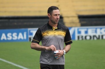 CriciÃºma anuncia demissÃ£o de Lalo, tÃ©cnico da equipe Sub-20