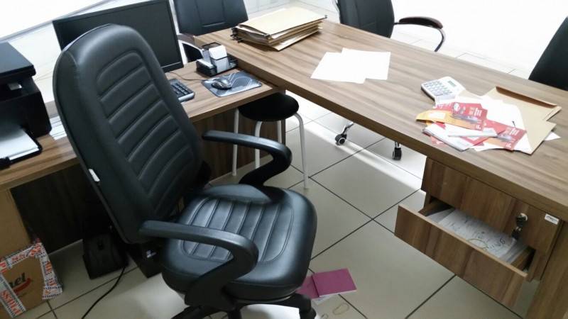 Sete salas são arrombadas em edifício comercial no Centro — foto 5