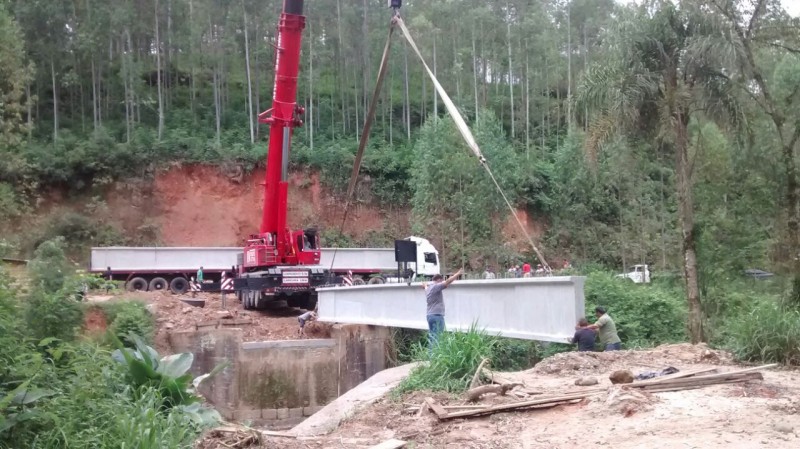 Ponte de concreto armado é instalada na comunidade de Rio Laranjeiras 