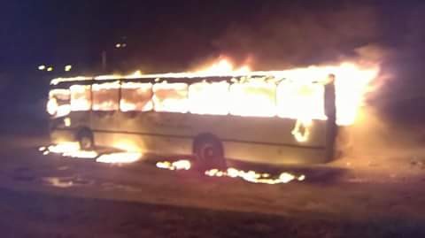 Ônibus é incendiado no bairro Boa Vista 