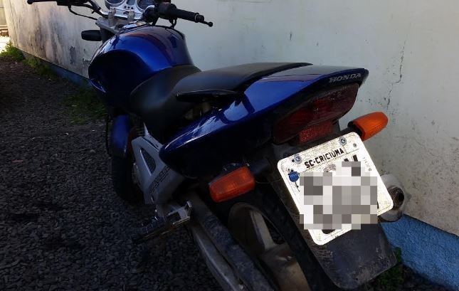 Agentes da DIC recuperam motocicleta roubada