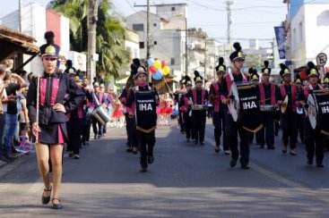 Desfile cívico no Rio Maina abre Semana da Pátria em Criciúma