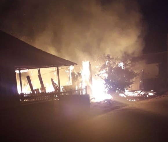Casa é destruída por incêndio no município de Gravatal