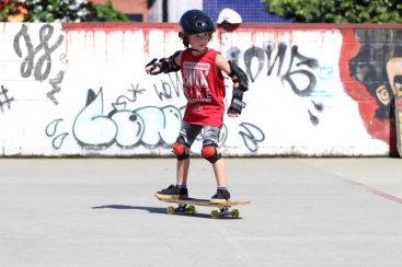 Incentivo ao esporte: aulas de skate gratuitas em CriciÃºma 