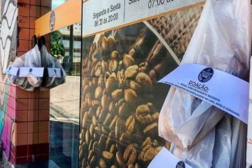 Proprietários de padaria em Criciúma doam pães a quem não pode pagar