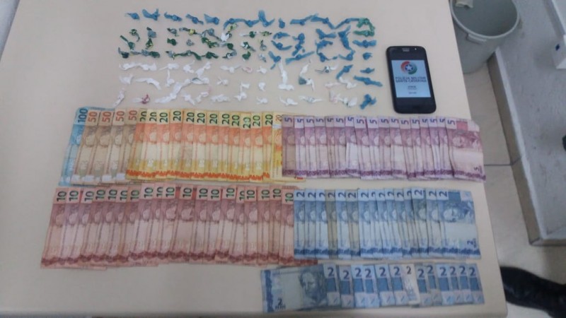 Polícia apreende 91 pedras de crack e R$ 901 em Criciúma