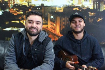 Bruninho e Shipe lançam nova música ‘Coca Cola de Garrafa’ 