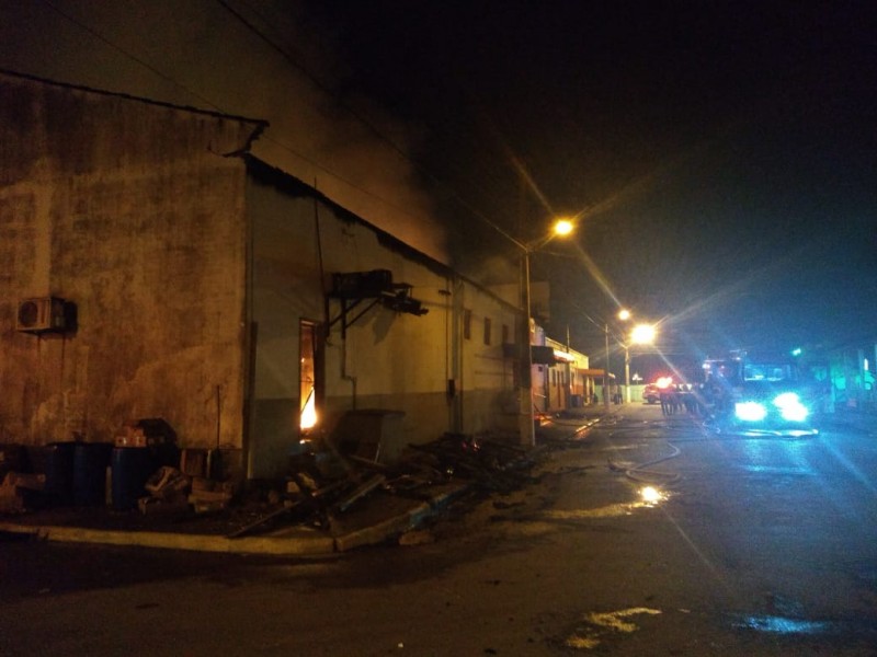 Depósito de carne pega fogo em São Ludgero