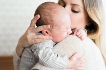 Hospitais e maternidades deverão oferecer cursos para salvamento de engasgos