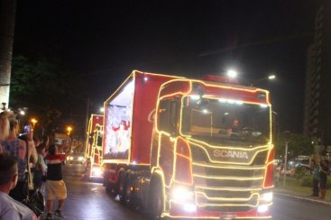 Caravana da Coca Cola passa por Criciúma e traz a magia do Natal às famílias 