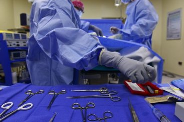 Hospital é condenado a pagar R$ 20 mil a costureira que teve parto realizado por marido