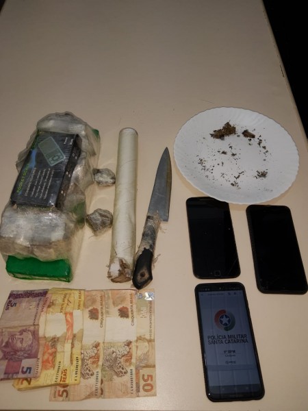 Quatro são detidos por tráfico de drogas no bairro Renascer, em Criciúma