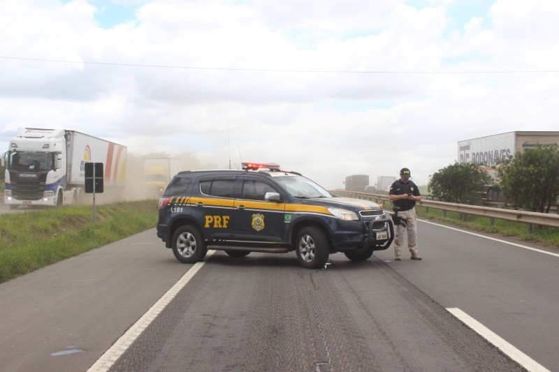 Motorista embriagado é preso após colidir carro contra moto em Araranguá