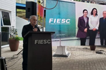 Empresário Diomício Vidal recebe homenagem pelos dez anos à frente da Regional Sul da Fiesc