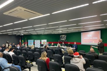 Prefeitura de Criciúma assina convênio e CDL fará a gerência da iluminação do Natal 2021