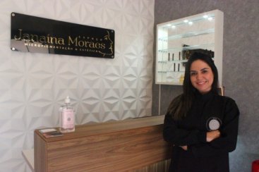De funcionária a empreendedora: Janaina Moraes muda de profissão e cria espaço para sobrancelhas 