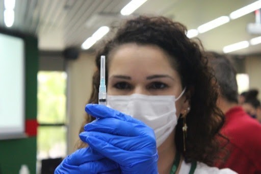 Vacinação contra a Covid-19 segue nesta segunda-feira em Criciúma