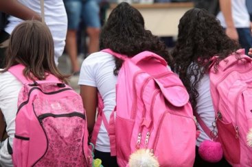 MoisÃ©s sanciona Lei que garante distribuir absorventes higiÃªnicos para estudantes de baixa renda