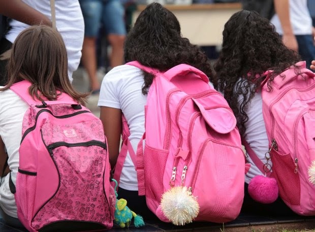 MoisÃ©s sanciona Lei que garante distribuir absorventes higiÃªnicos para estudantes de baixa renda