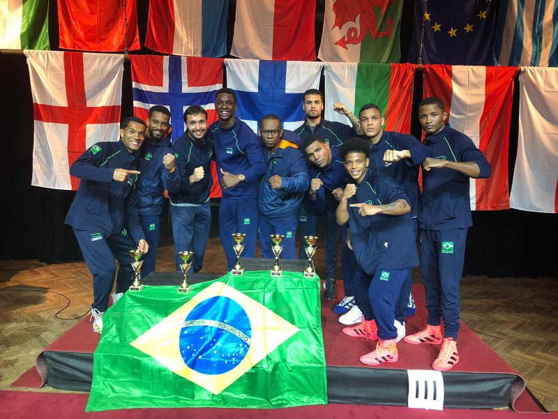 Treinador de CriciÃºma comemora vitÃ³ria da SeleÃ§Ã£o Brasileira de boxe na RepÃºblica Tcheca