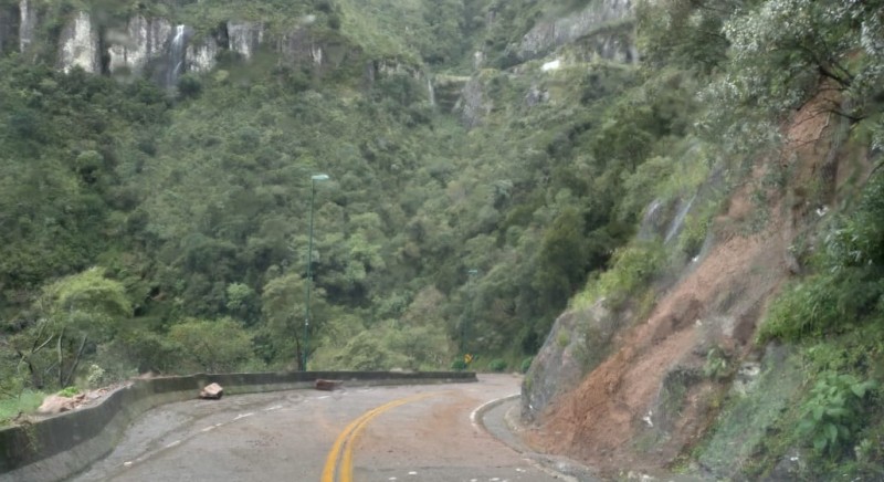 Barreira removida e pista totalmente liberada na Serra do Rio do Rastro