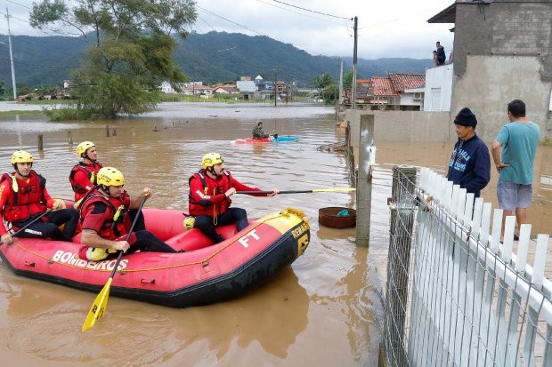 Santa Catarina tem ao menos 94 municÃ­pios com registros de ocorrÃªncias causadas pelas chuvas