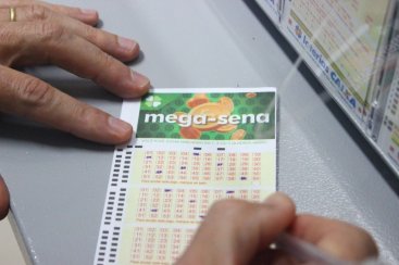 Aposta de CriciÃºma fatura R$ 65 mil na Mega-Sena; confira as dezenas sorteadas