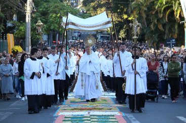 CatÃ³licos se preparam para celebrar Corpus Christi