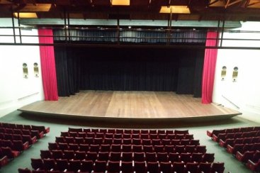 Teatro Elias Angeloni estÃ¡ com diversas atraÃ§Ãµes programadas para os meses de junho e julho