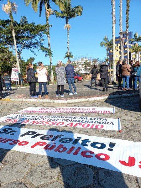 Em manifestação, servidores públicos de Siderópolis pedem reajuste salarial 