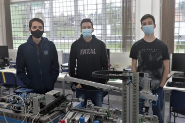 Equipe de CriciÃºma viaja para competiÃ§Ã£o internacional de robÃ³tica na TailÃ¢ndia