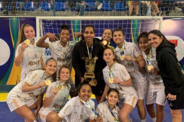 Meninas Carvoeiras vencem competiÃ§Ã£o nacional de futsal e garantem vaga em campeonato na FranÃ§a