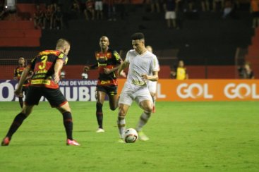 CriciÃºma sofre gol no final e amarga empate na Ilha do Retiro