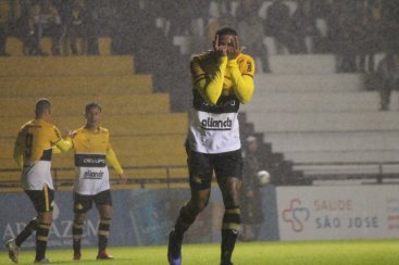Em casa, Tigre vence o Guarani de PalhoÃ§a e confirma vaga na semifinal da SÃ©rie B do Catarinense