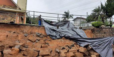Urussanga: muro desmorona e famÃ­lia fica desalojada no bairro BrasÃ­lia