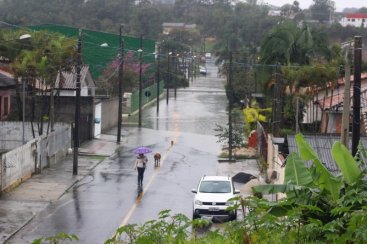 Prefeitura de CriciÃºma inicia forÃ§a-tarefa para limpeza de ruas e tapa-buracos