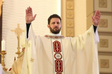 Diocese de CriciÃºma celebra ordenaÃ§Ã£o de Padre MaurÃ­cio 