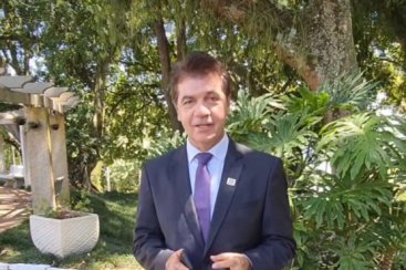 "Linguagem neutra, em Criciúma não", afirma prefeito Clésio Salvaro