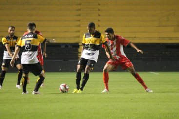 Em momentos opostos, Hercílio Luz e Criciúma duelam pelo Campeonato Catarinense 