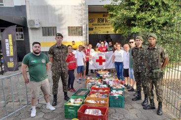 Equipe Multi-Institucional arrecada mais de três toneladas de alimentos, no Estádio Heriberto Hülse