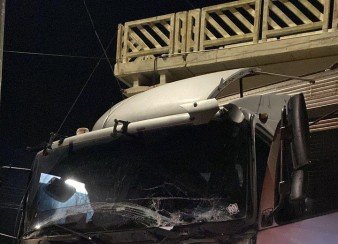 Duas colisões entre caminhões e carretas deixam feridos na BR-101 em Maracajá 