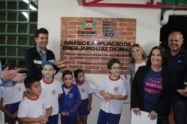 Estudantes da Escola Municipal Prof. Jairo Luiz Thomazi ganham ginásio de esportes e novas salas de aula 